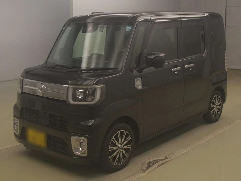 Toyota Pixis Mega LA700A 2019